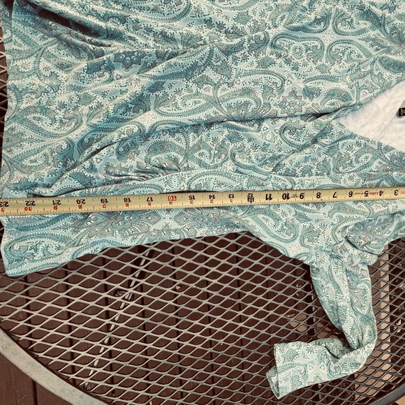 Talbots Teal/Blue Paisley Ruched Cross over neckline V neckline - Size Lp - Picture 9 of 10